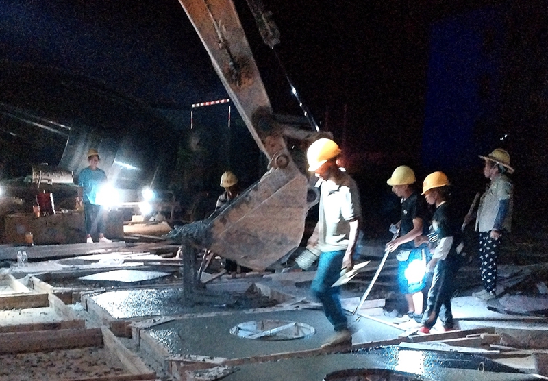 建投建工：白酒中心项目昼夜奋战抢抓工程进度 (1).jpg