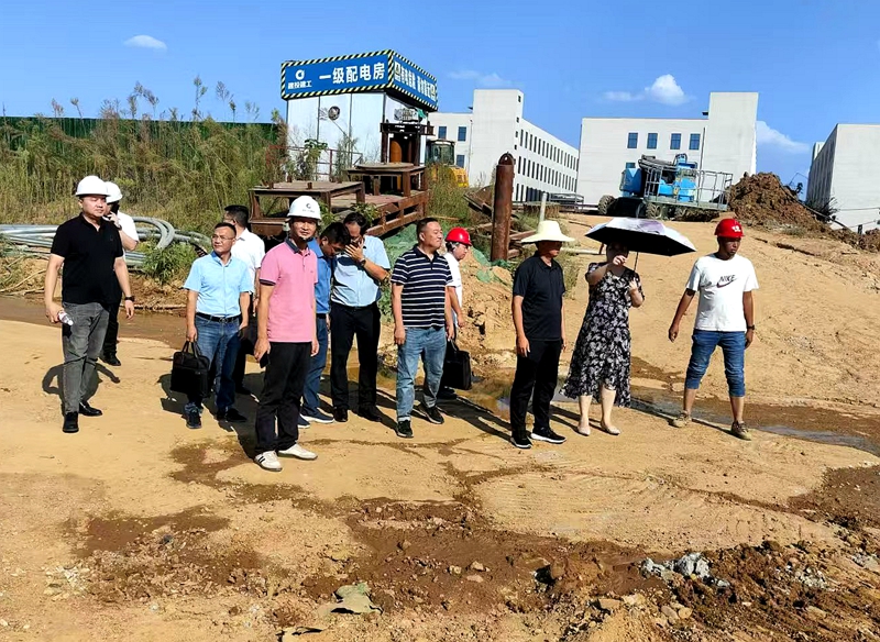 南溪区区委书记刘刚到白酒项目调研 (2).jpg