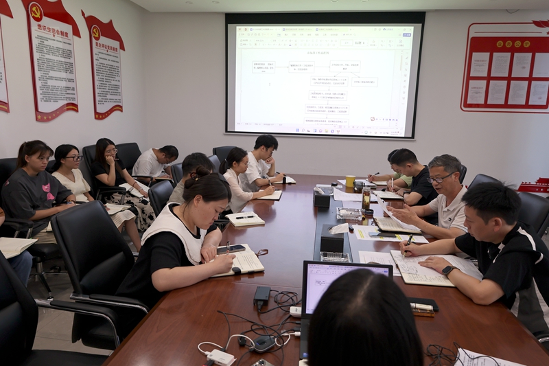 杨祖强董事长专题调研市场开发和经营管理工作 (1).JPG