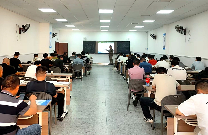 建投建工组织技术外培 为职工“充电蓄能” (2).jpg