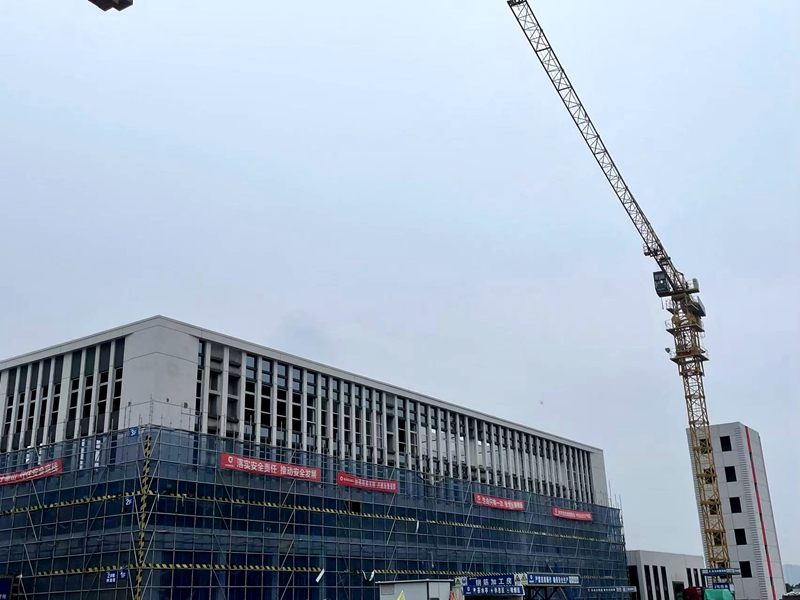 奋战1个月 宜宾危化品救援基地项目主体工程“露脸”展形象 (1).jpg