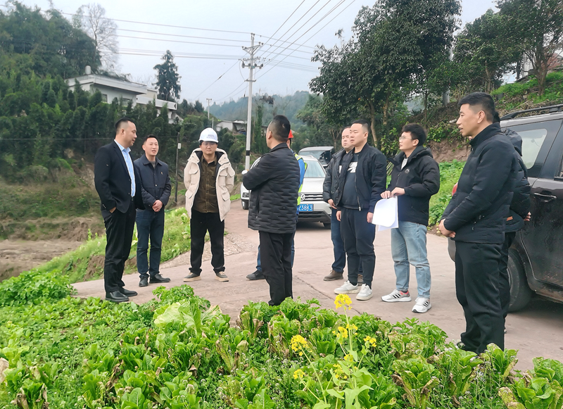 兴文县农业农村局局长何明强督查2024年“高农”建设项目.png