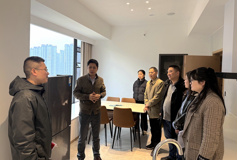 市委人大局副局长余洪吉到保障性租赁住房改造项目（人才公寓）考察 (2).jpg